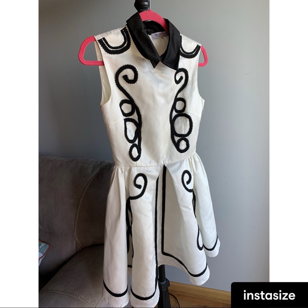 White dress with collar